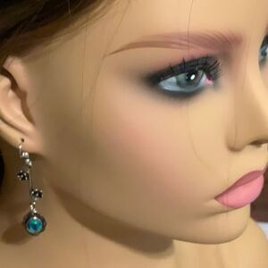 Beautiful Blue Flower Earrings NWT